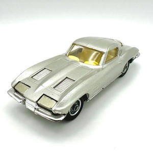 La Chevrolet Corvette Sting Ray miniature de Corgi Toys au 1/43e