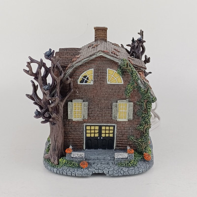 AMITYVILLE HOUSE Hawthorne Village ''America's Most Haunted'' Village Collection