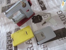 Machine à coudre jouet ancien England à restaurer