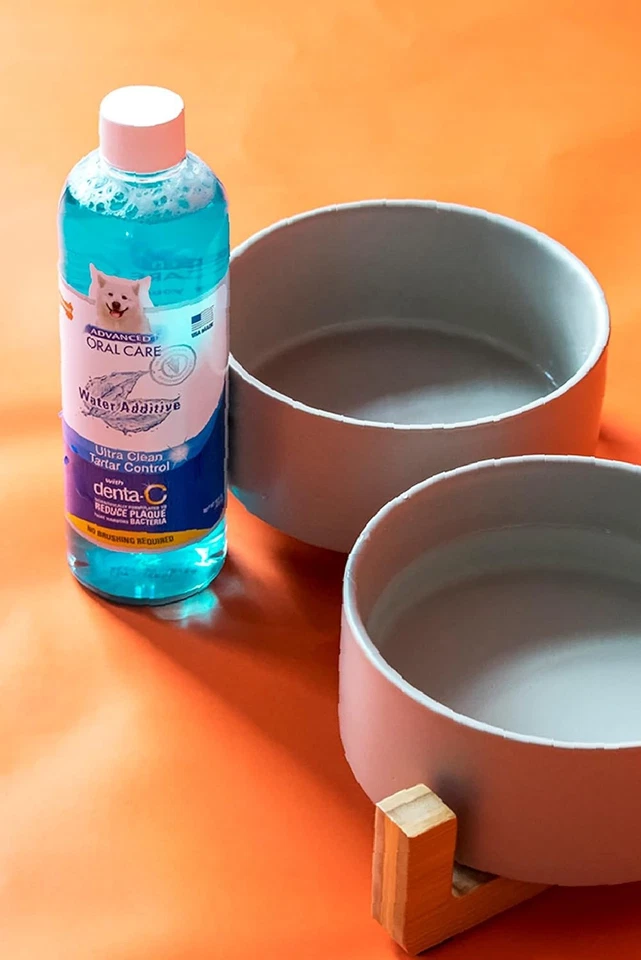 Aditivo de agua dental para mascotas Nylabone Advanced Bucal Care, removedor de sarro líquido y B Foto 2 de 4