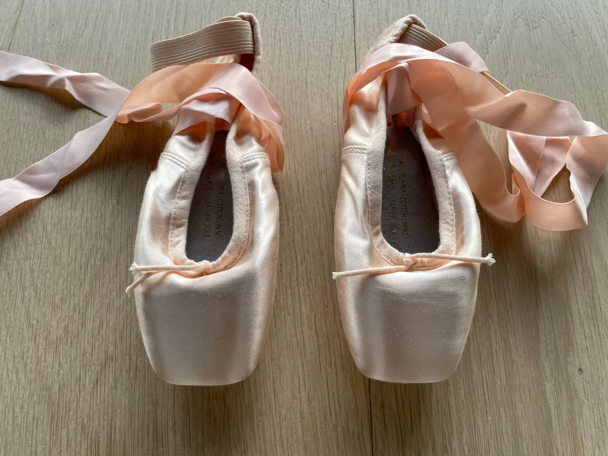 Pointe shoes hotsell ebay