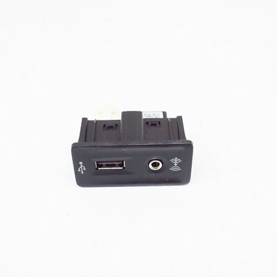 NEW VOLKSWAGEN GOLF MK7 USB AND AUX-IN CONNECTION 5G0035222C 5G0-035-222-C