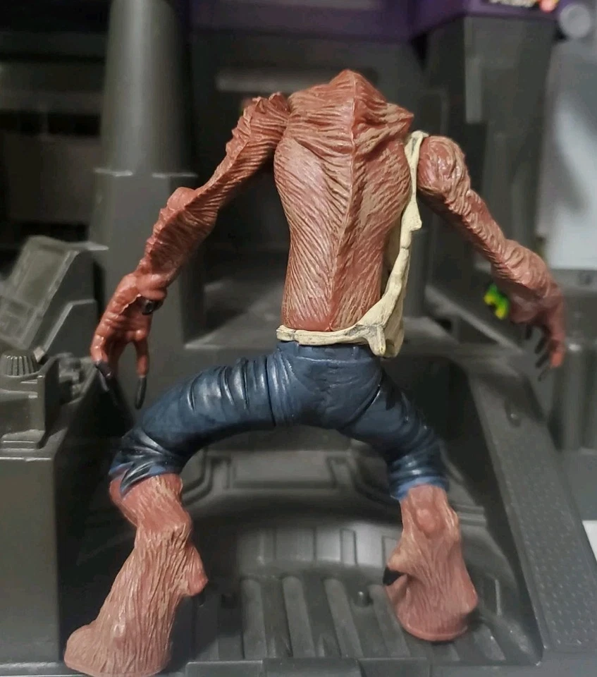 Vintage McFarlanes Monsters Werewolf Playset Figure 1997 Incomplete Loose 1:18 - Image 3 of 4