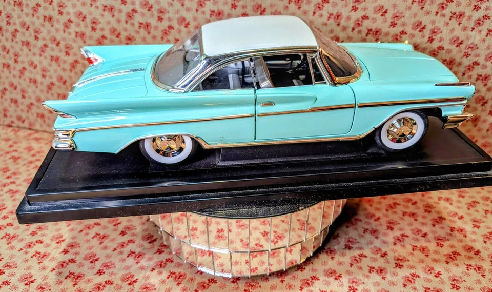 Литая модель автомобиля ~ 1961 Desoto Adventurer на дороге подпись ~ новом зеленый ~ 1:18 - Изображение 2 из 4