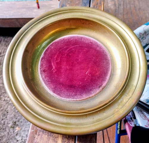 Vtg 1950's Sudbury Brass Red Felt Lined Brass Offering Collection Plate - 第 1/5 張圖片