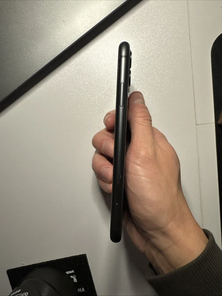 iPhone 11 - Schwarz - 128 GB - Bild 3 von 4