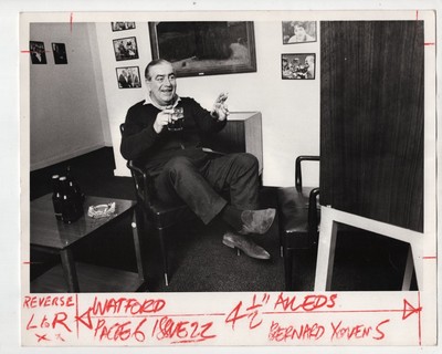 Bernard Youens Schauspieler trinkt Bier 1970 Pressefoto 