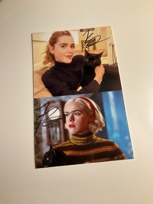 2x Autogramm Kiernan Shipka ; Chilling Adventures of Sabrina