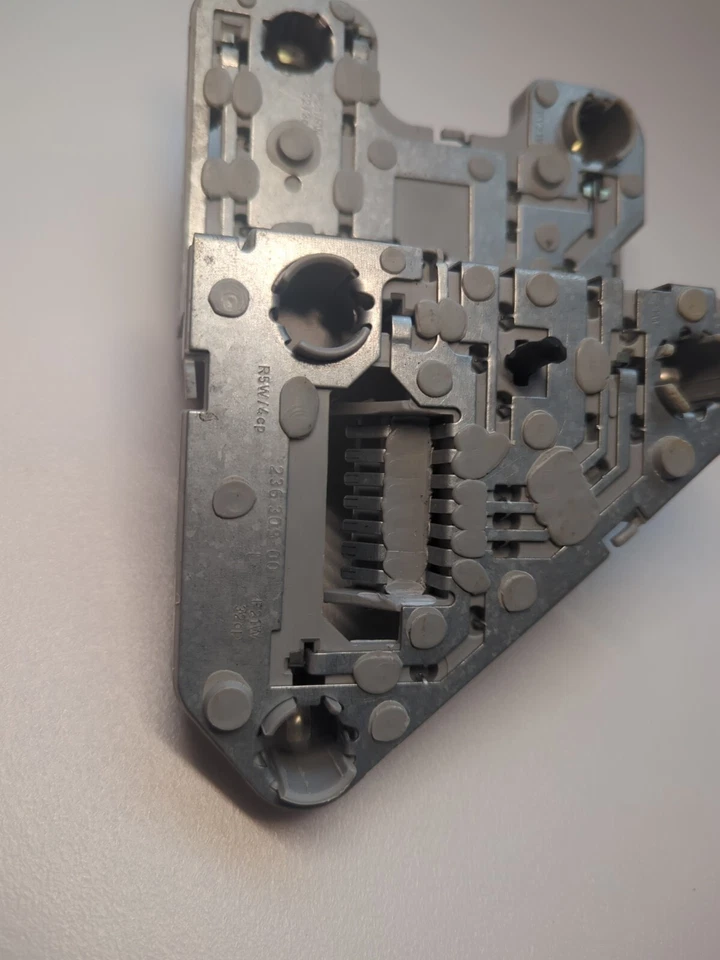 1998-03 Jaguar XJ8 placa de soquete de lanterna traseira lateral direita, Hella 236 311-00, 236 309-00 - Imagem 2 de 4