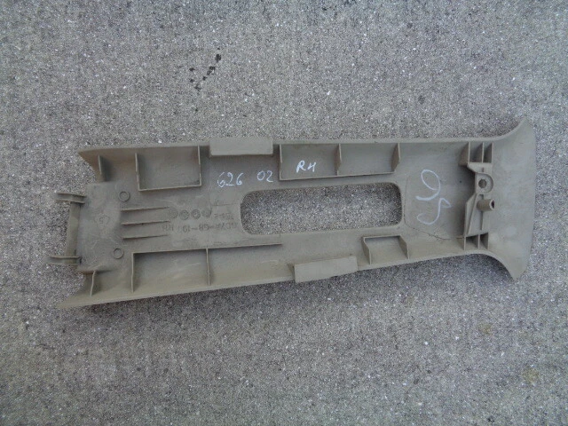 Mazda 626 1999 interior central pilar B cubierta superior pasajero derecho bronceado OEM Foto 2 de 3