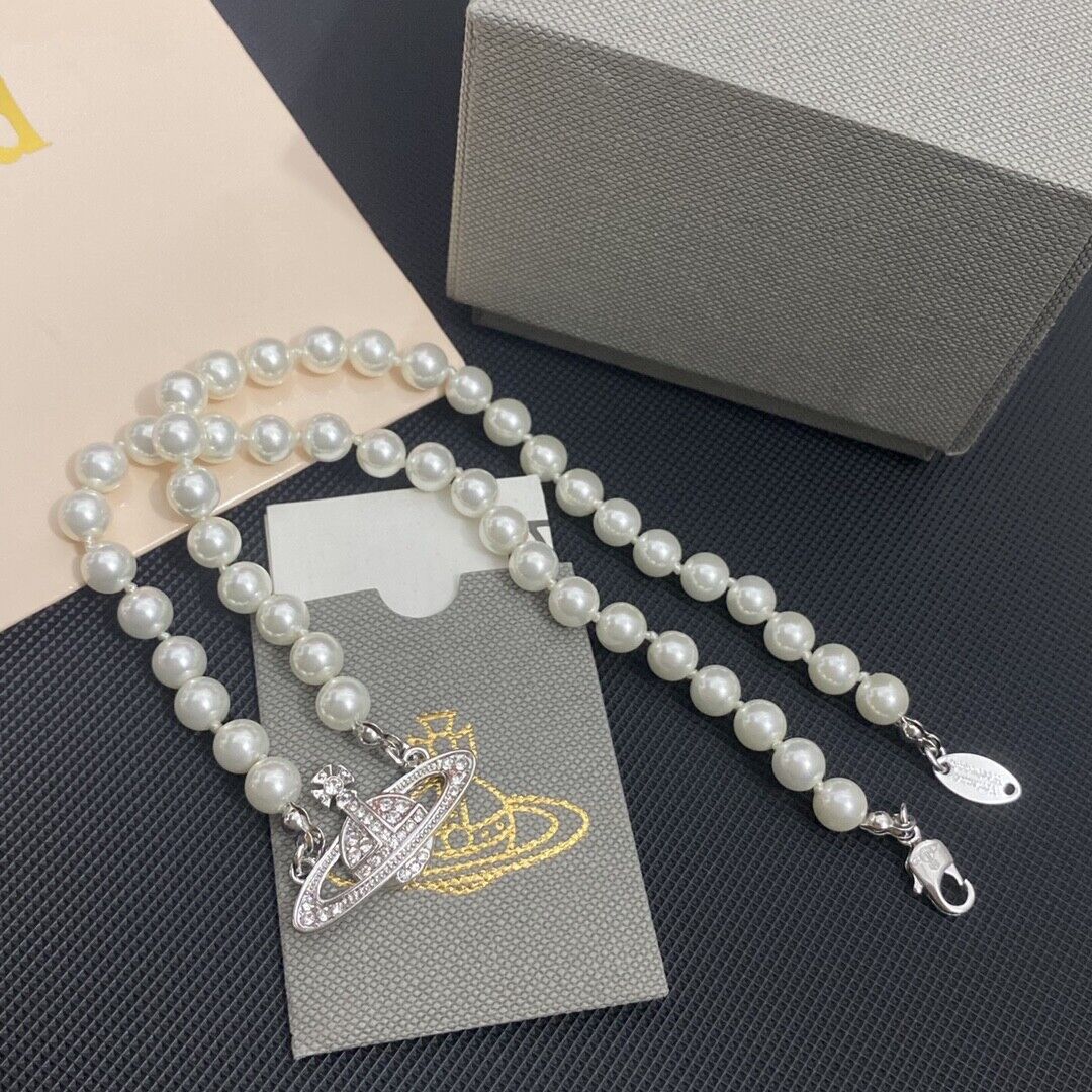 Vivienne Westwood triple pearl necklace (with box) – westwood333