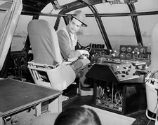 HOWARD HUGHES IN COCKPIT OF THE SPRUCE GOOSE Photo (207-L ) HOWARD HUGHES IN COCKPIT OF THE SPRUCE GOOSE Photo (207-L )