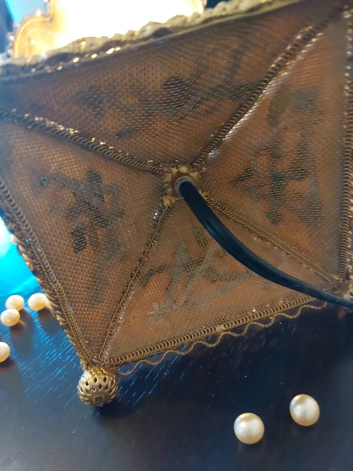 Lámpara de mesa vintage victoriana hecha a mano bordada cuentas de metal rosa pálido Foto 4 de 4