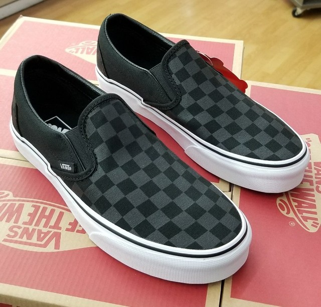 vans black on black checkered