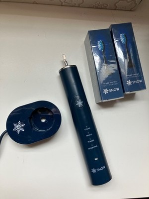 Snow LED Electric Toothbrush - barely used w/ 2 new brush heads