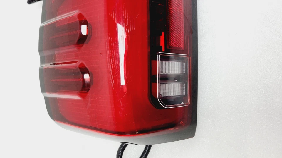 24-25 GMC Sierra 2500HD Denali Right Full LED Tail Light Lamp Assembly 86579980 - Image 3 of 4