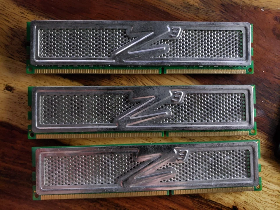 OCZ Platinum 6GB (3x2) DIMM SDRAM (OCZ3P1866C9LV6GK) PC3 15000 9-9-9 @ 1.65v - Image 2 of 4