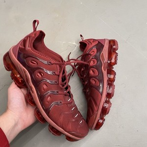 nike air vapormax plus maroon