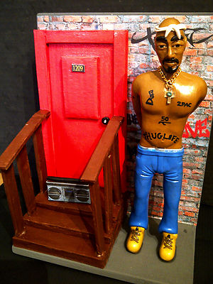 Figur - Action Figures TUPAC Shakur - 2PAC mit DIORAMA Ghetto Harlem