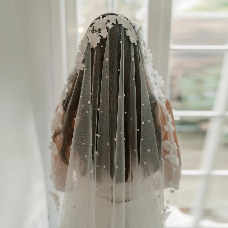 Flowers Bridal Veil Short Pearls Wedding Veil 1 Tier Elegant Wedding Accessories - Image 3 of 4