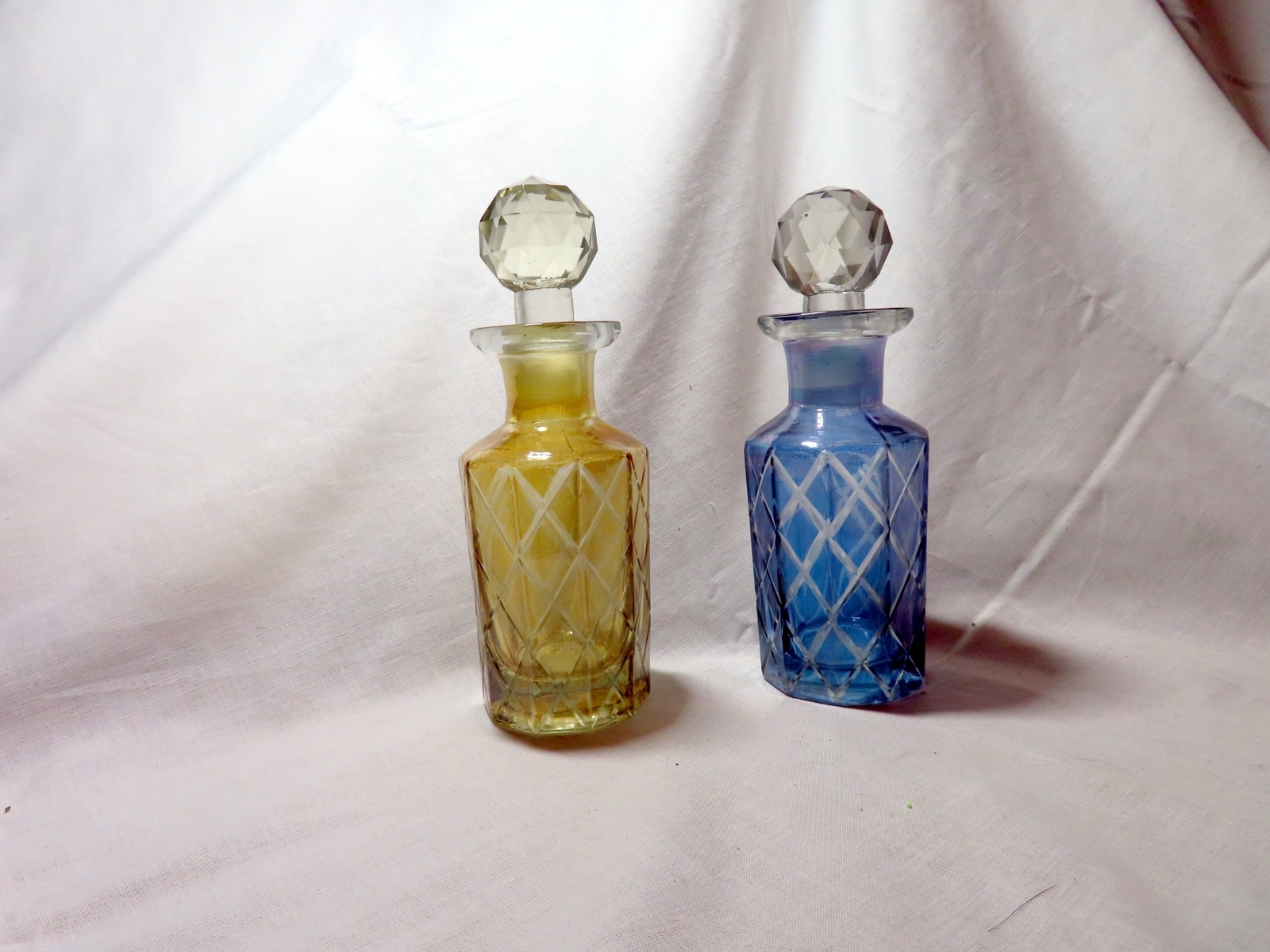 2 VINTAGE DECORATIVE GLASS DECANTERS eBay