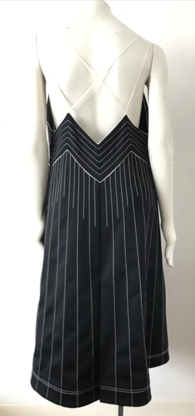 Abito in jersey senza maniche Valentino con cuciture a contrasto in perfette condizioni taglia 10