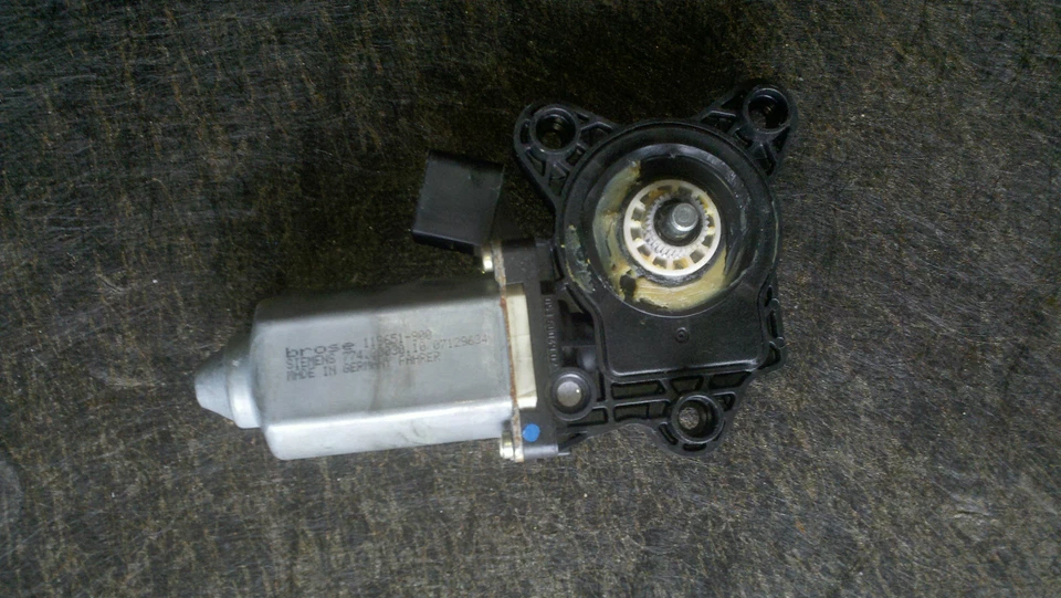W215 2000-2006 Mercedes Benz CL500 CL55 CL600 CL65 LEFT FRONT WINDOW MOTOR  - Image 2 of 2