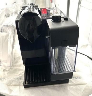 DeLonghi Nespresso Lattissima + Plus EN520.BL Cappuccino Capsule Espresso Maker