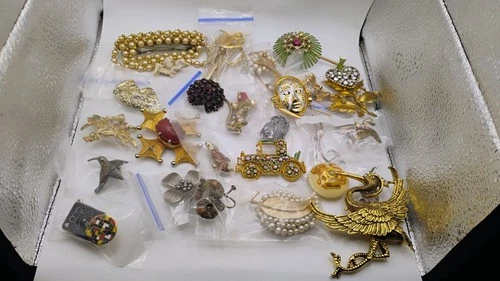 Estate Vintage Vtg SALE 2 Trinket brass Jewelry Box With Random Trifari Brooches