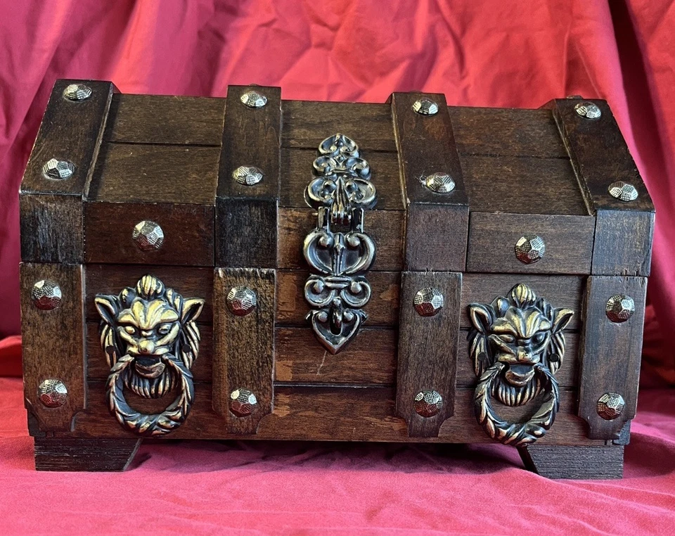 Joyero de madera estilo gótico vintage cabeza de león cofre del tesoro excelente estado Foto 2 de 4