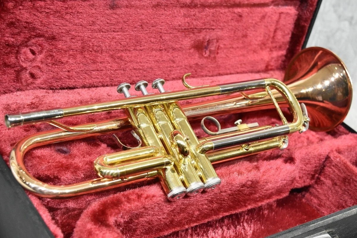 YAMAHA YTR-3325 Bb Trumpet Wind Instrument Gold 3325 w/ Hard Case
