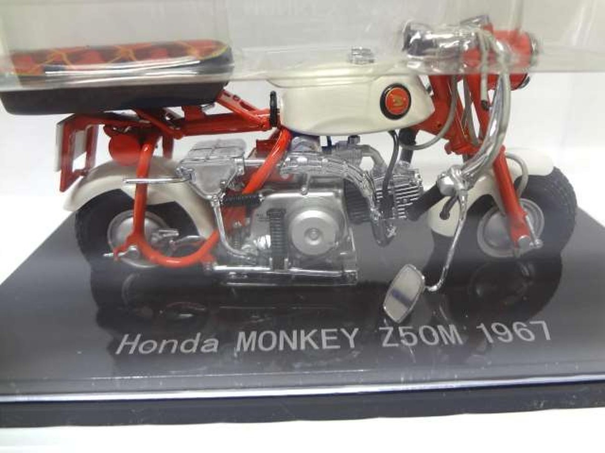 Ebbro Red White Premium Collection 1/10 Honda Monkey Z50M Ebbro Red White Premium Collection 1/10 Honda Monkey Z50M