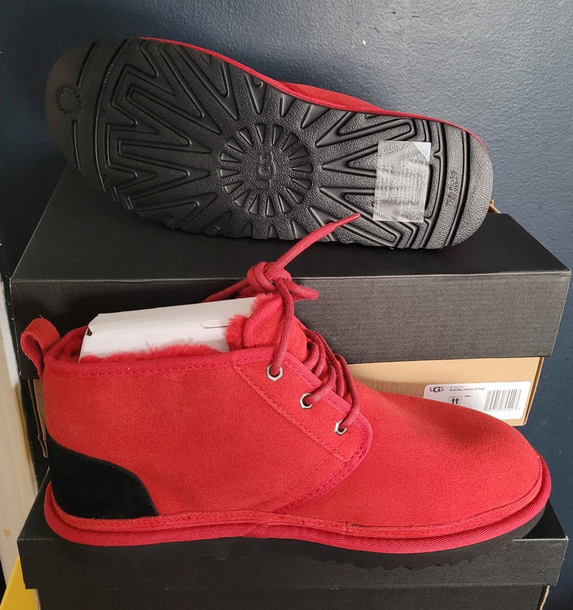 UGG Men\'s Neumel Graphic Outline Chukka Boot Samba Red/Black Suede 8‎ NEW AUTHENTIC UGG MENS main image 4