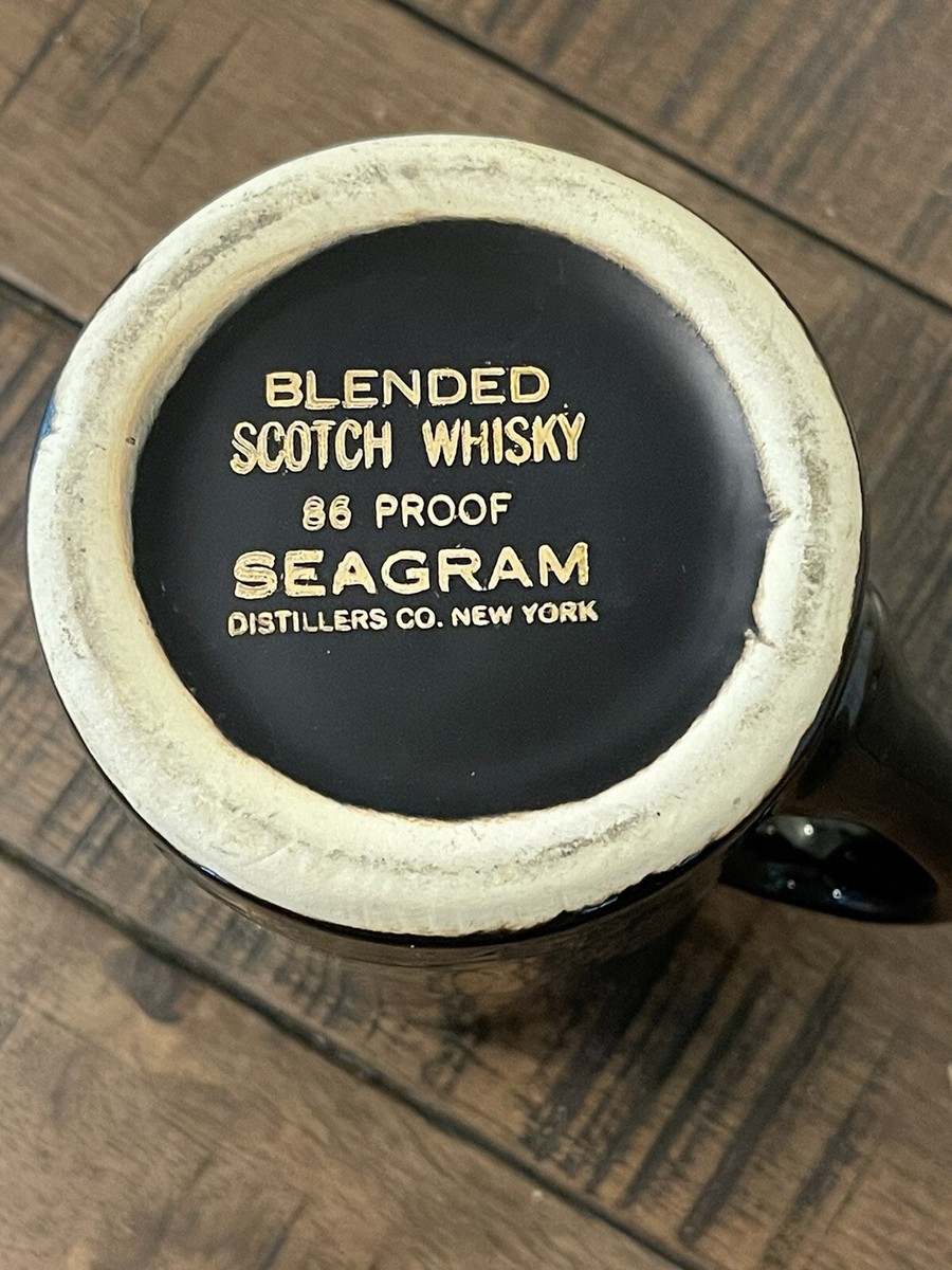 Seagram's 100 Pipers Scotland Scotch Whisky Black / Gold Ceramic
