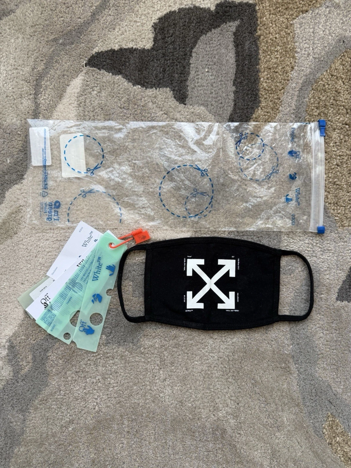 Off-White Arrow Mask Black & White - Authentic QR code (New With Tags) Virgil
