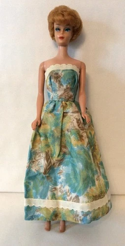 Vintage 1962  Barbie Midge Bubble Cut Blonde Hair Blue Eyes Red Lips Clean Nice