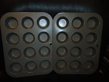 2 VINTAGE MINI MUFFIN/CUPCAKE/TART BAKING PANS NON STICK
