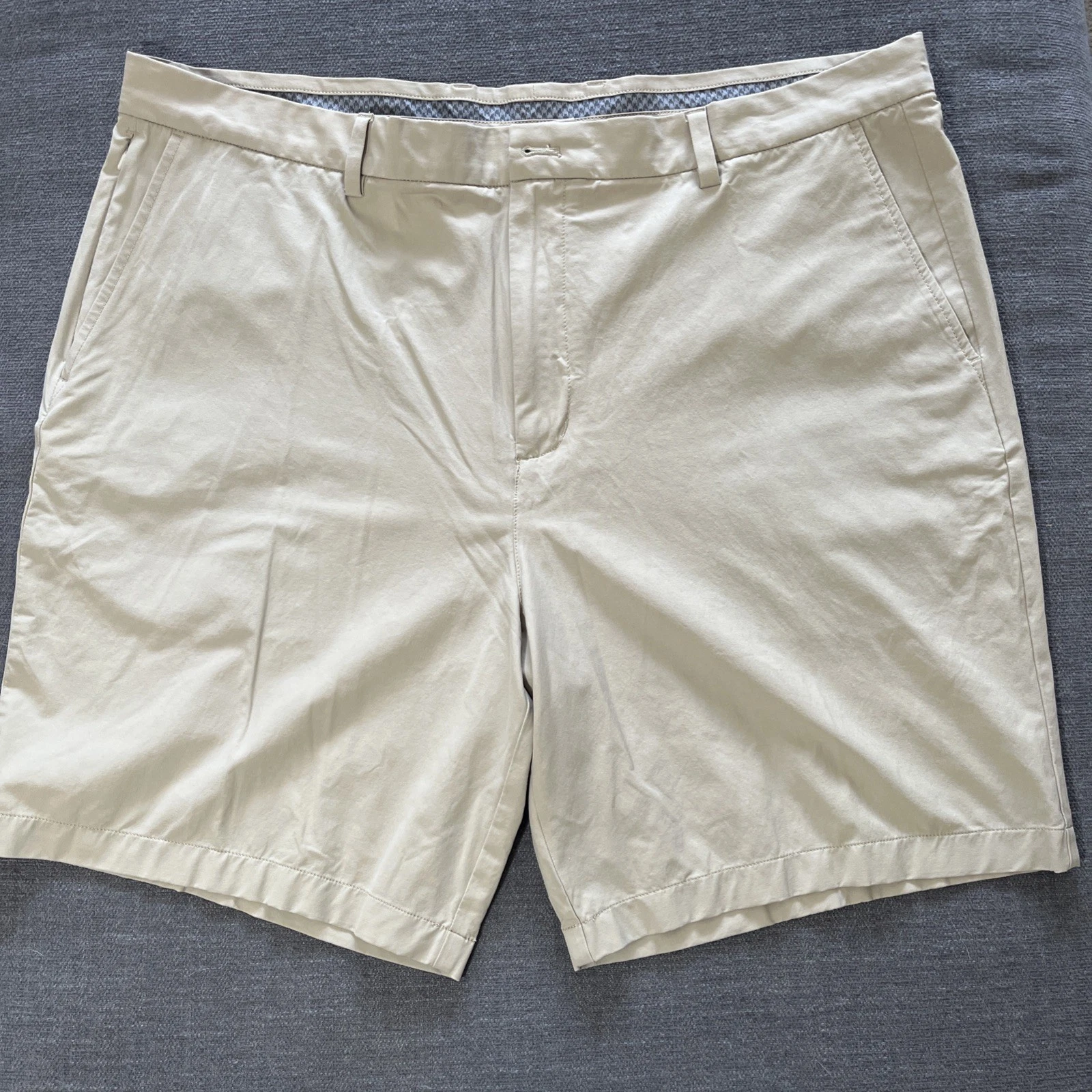 Vineyard Vines Men’s OTG Stillwater Golf Shorts Beige Elastic Waist Size 40
Opens in a new window or
