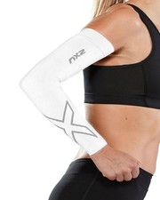2XU Flex Running Compression Arm Sleeves UA4009a Large White/Grey
