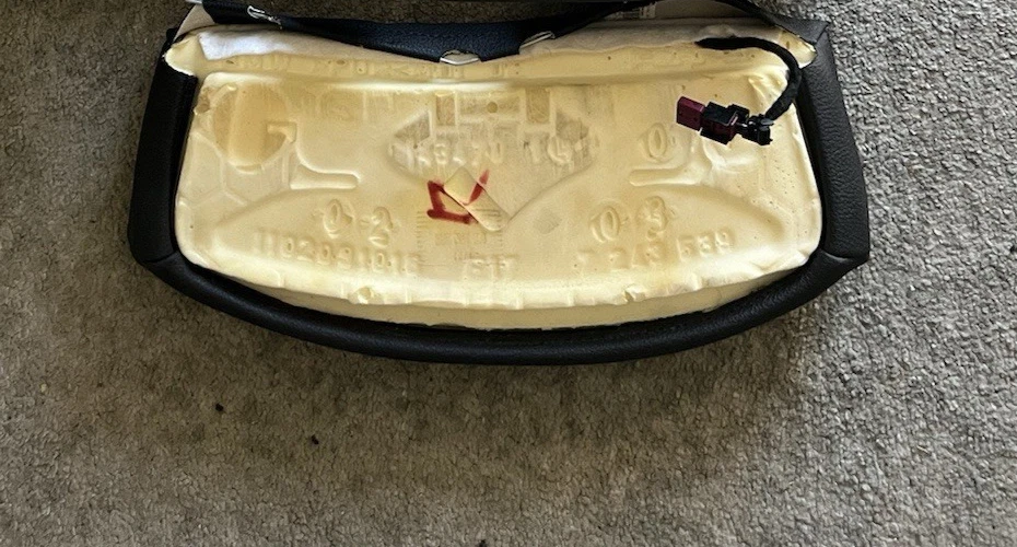 Almohadilla de soporte para muslo asiento delantero derecho negro OEM BMW SERIE 2 3 M235i F22 F23 Foto 2 de 2