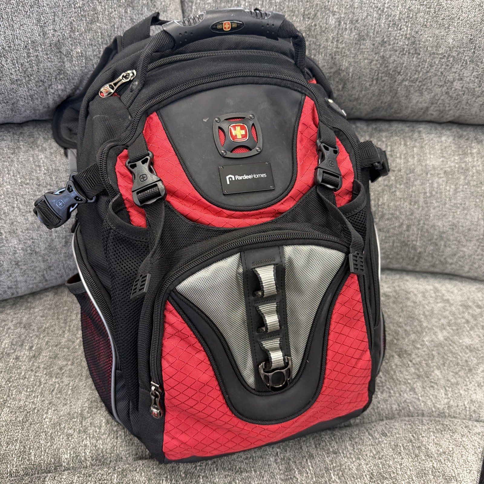 SwissGear Wenger Maxxum Red Black Laptop Backpack Padded Tra