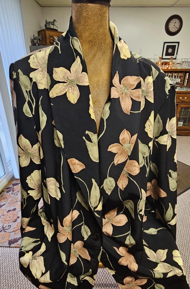 Blazer Fashion Bug Talla 26-28 Negro Floral Foto 2 de 4