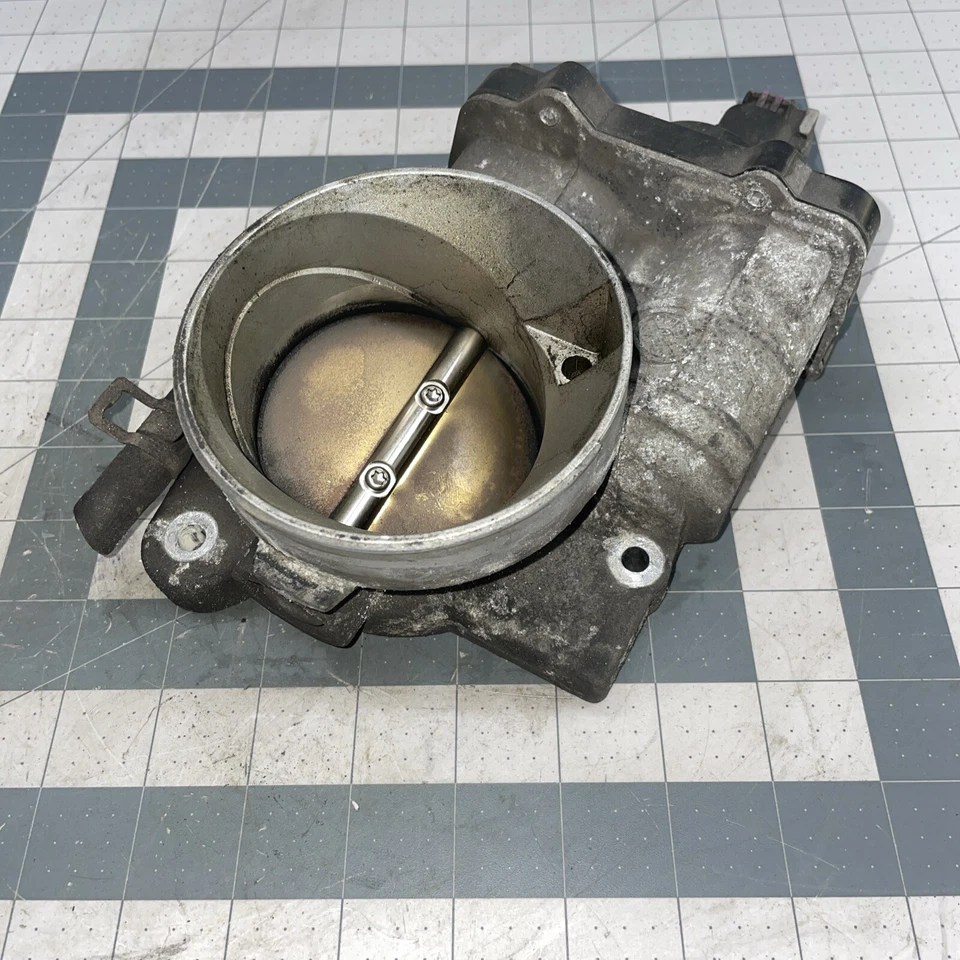 Cuerpo del acelerador usado OEM para Cadillac Chevy GMC GM 12570800 12679525 Foto 4 de 4