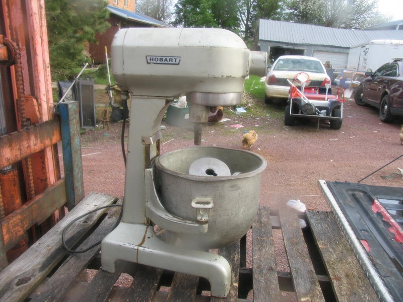 HOBART A-200T 20 QT Mixer With Bowl  Wire Whisk And Dough Hook