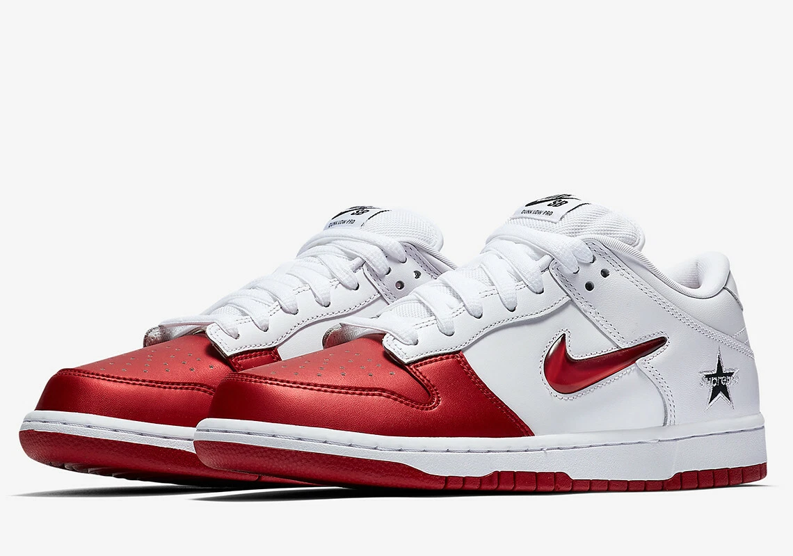 Nike MEN'S SB Dunk low OG QS SUPREME RED WHITE Metallic SIZE 10.5 BRAND NEW