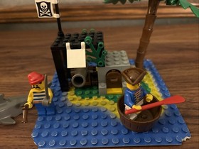 Vintage LEGO Pirates: Shipwreck Island (6260) 98% Complete No Instructions