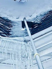 The Snowpro Ice Melt Dispenser 