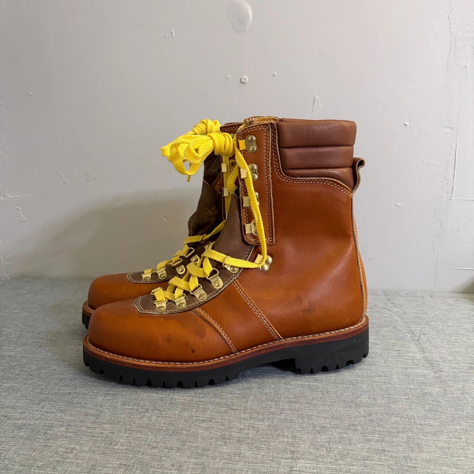 Montblanc Hiking Boots Mens 10D Tan Leather Vintage 86088-670 Lug Sole Rugged