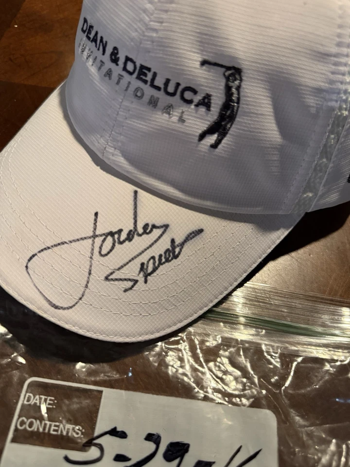 1 de 1 Jordan Spieth firmado el día que ganó el PGA Tour Dean & Deluca 29/05/16 Foto 3 de 4