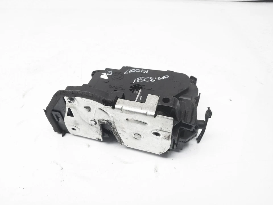 Actuador de cierre de puerta de pasajero trasero derecho BMW 328I 2007-2016 51-22-7-202-148 Foto 3 de 4